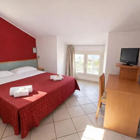 Tina Easy Only Hotel 2*