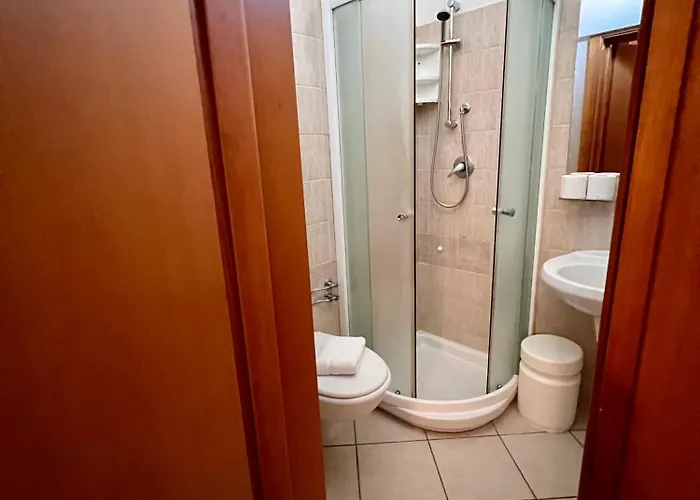 Tina Easy Only 酒店 2*