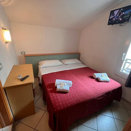 Hotel Tina 2*